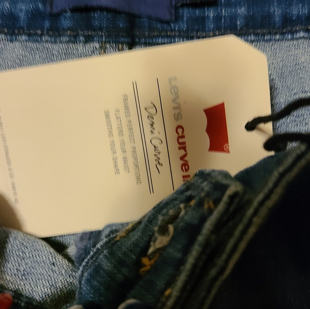 Brand New Women Short.By Levi's - Picture 12 of 12